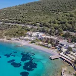Love Beach Villa וילה *