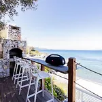 Love Beach Villa וילה