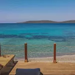 Love Beach Villa וילה