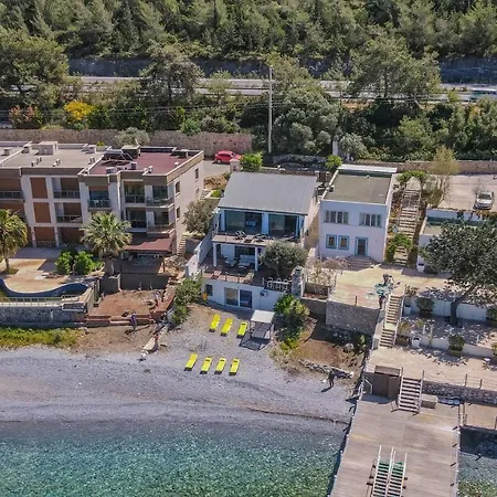 Love Beach Villa וילה *