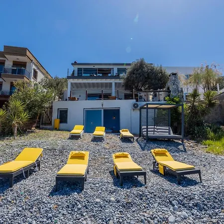 Love Beach Villa *