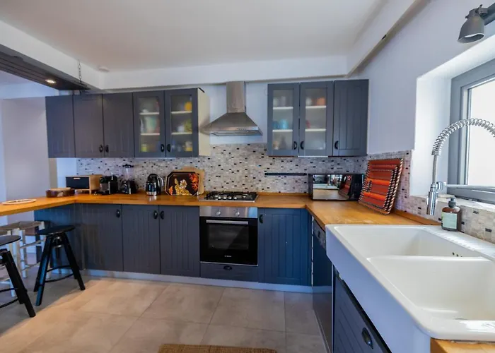 וילה Love Beach Villa *