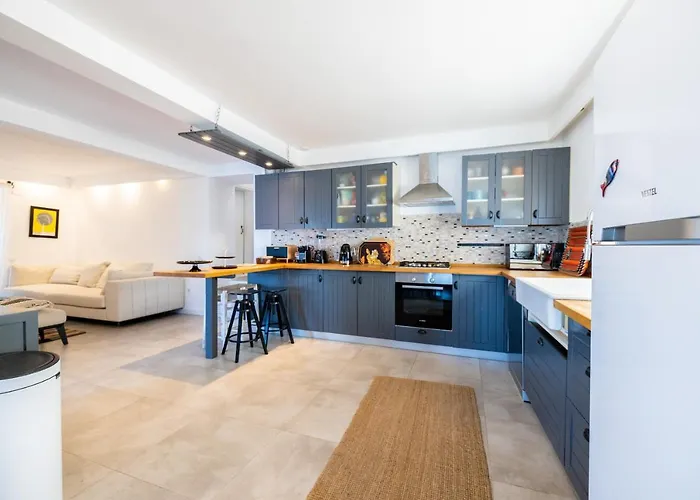 וילה Love Beach Villa *