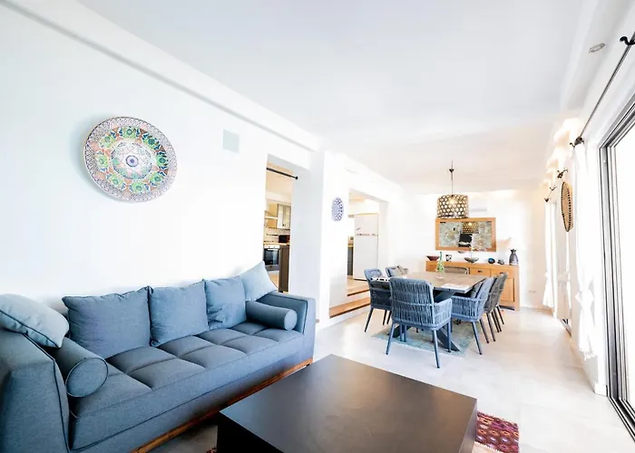 Love Beach Villa וילה