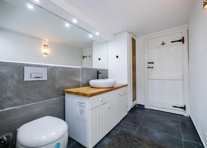 Love Beach Villa וילה