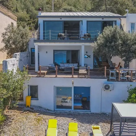 فيلة Love Beach Villa *