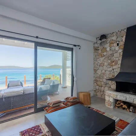 فيلة Love Beach Villa *